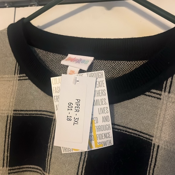 Lularoe 3x piper sweater - Picture 2 of 3